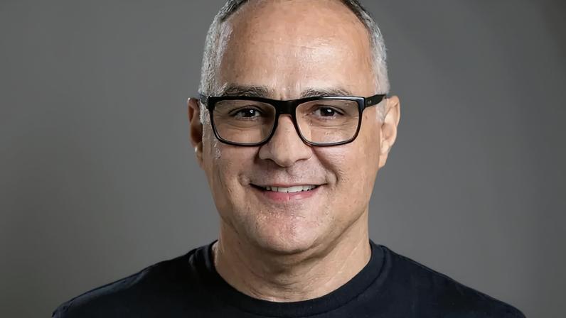 Amauri Soares completa 39 anos na Globo e consolida uma das trajetórias mais influentes da televisão brasileira
