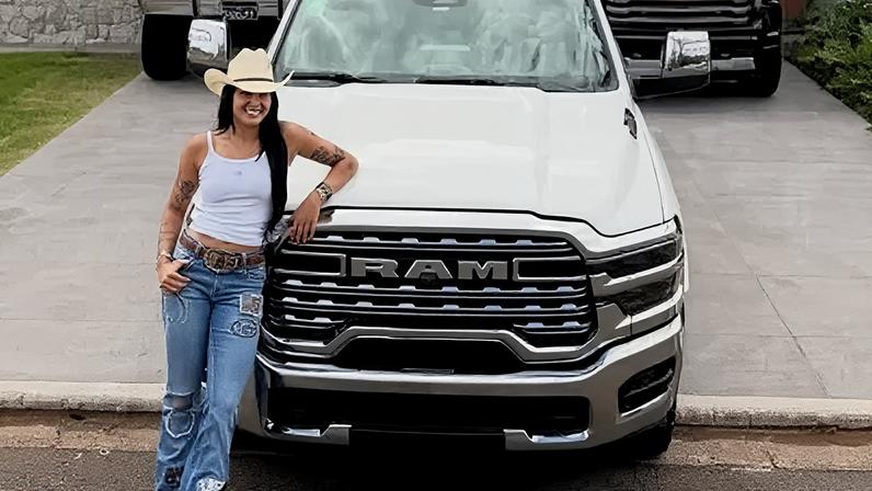Ana Castela comprou grande carro blindado