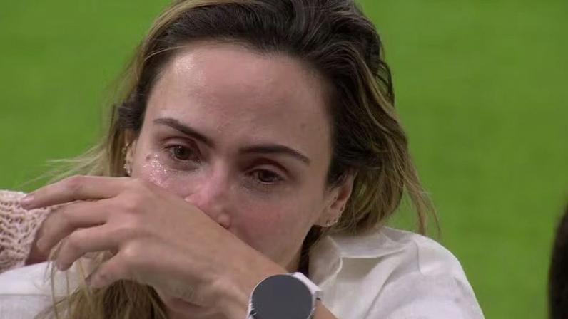 Ana Paula chora no BBB 26 após receber notícia da morte do seu pai