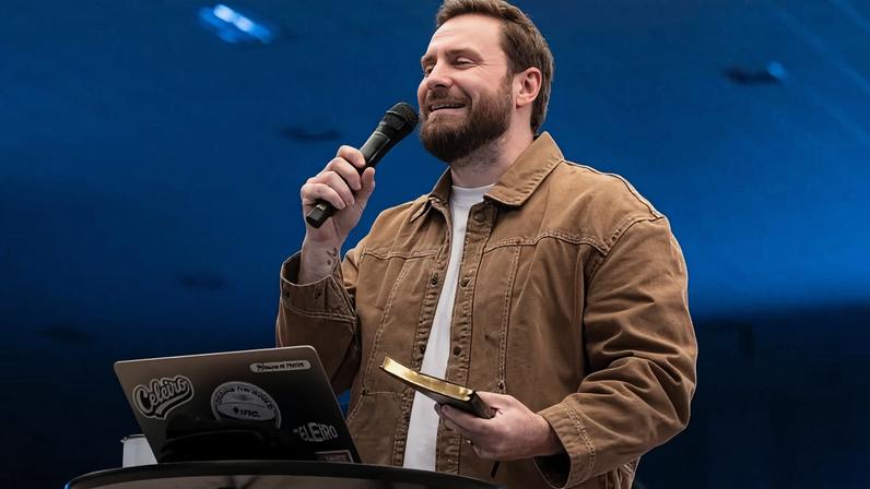 Celeiro, de André Fernandes, chega a Santos e Alphaville