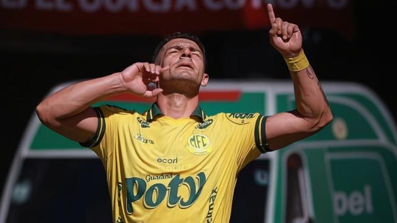 André Luis comemora gol marcado pelo Mirassol contra o Internacional no Brasileirão