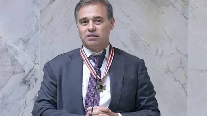 O ministro André Mendonça, do Supremo Tribunal Federal, recebeu o Colar da Honra ao Mérito Legislativo na Assembleia Legislativa de São Paulo