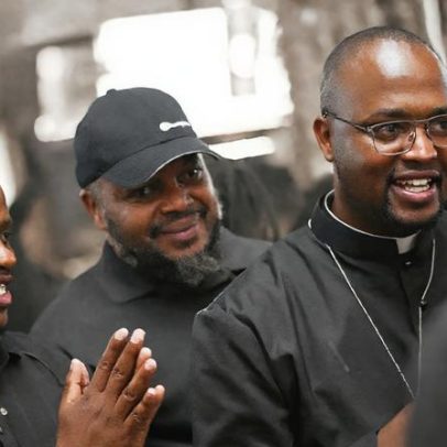 Padre anglicano prega em boates no Quênia