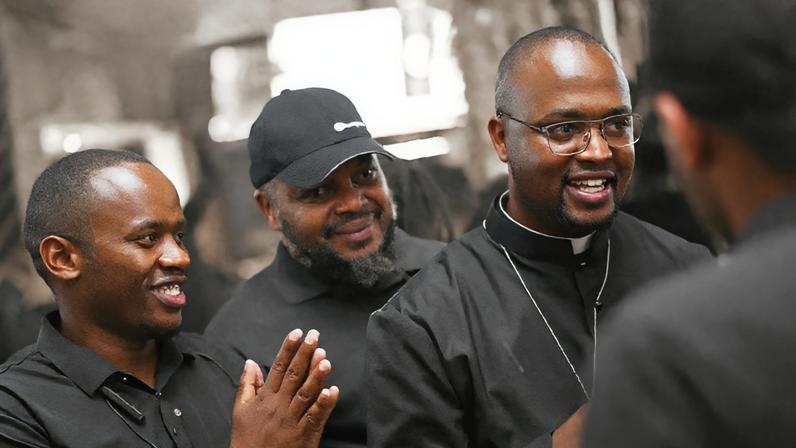 Padre Micheal Watenga preaching in a nightclub.