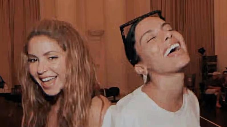 Shakira e Anitta ensaiam antes de show em Copacabana — Foto: Reprodução/Redes sociais