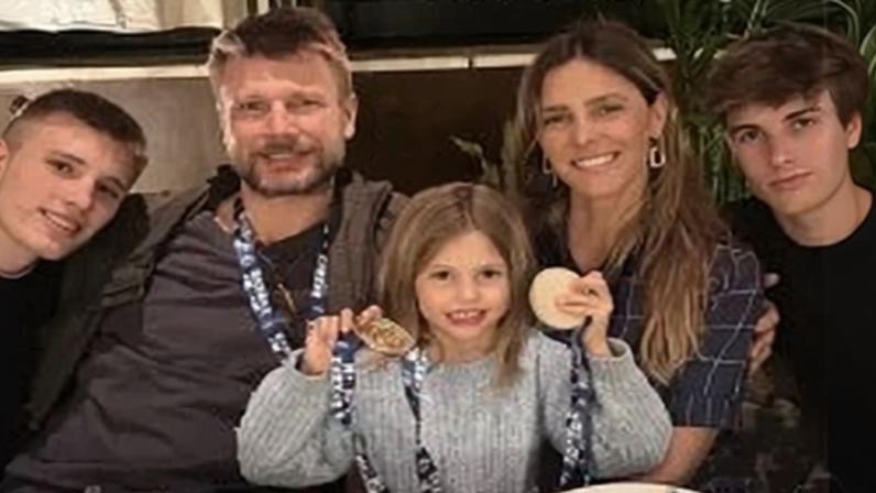Rodrigo Hilbert ganha festa surpresa de Fernanda Lima e filhos