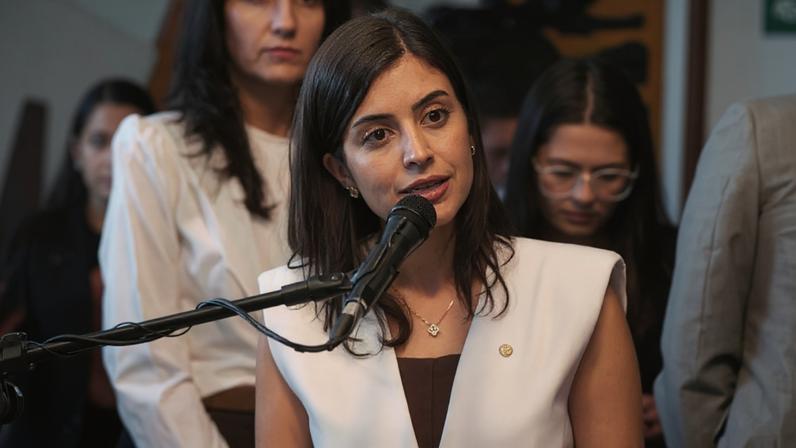 Tabata Amaral entrou na mira da militância de esquerda após apresentar um Projeto de Lei que equipara o antissemitismo ao racismo. (Foto: Renato Araújo/Câmara dos Deputados)