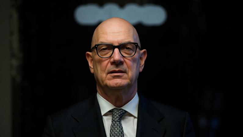O ministro das Finanças francês, Roland Lescure, chega para uma reunião em Hamburgo, Alemanha, em 26 de janeiro de 2026 — Foto: AP foto/Martin Meissner, Pool