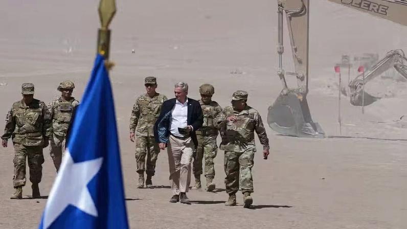 Presidente do Chile, José Antonio Kast, em área de imigração ilegal em Arica, Chile