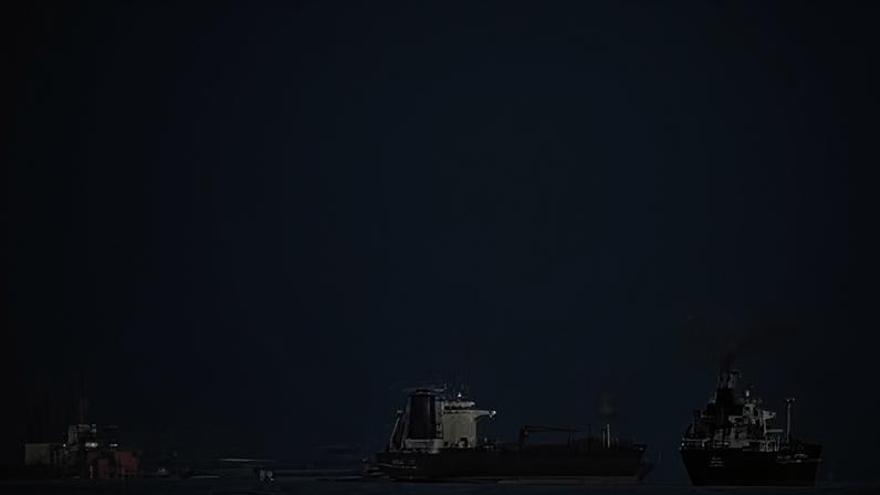 Navios que navegam pelo Estreito de Ormuz alteram informações e dados de localização