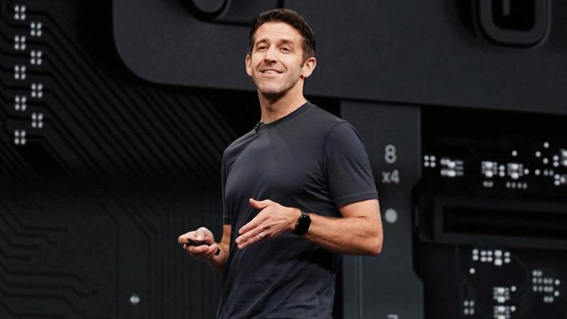 John Ternus substituirá Tim Cook no comando da Apple (imagem: divulgação)