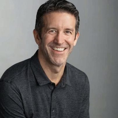 Apple nomeia John Ternus como novo CEO, cargo ocupado por Tim Cook por 15 anos