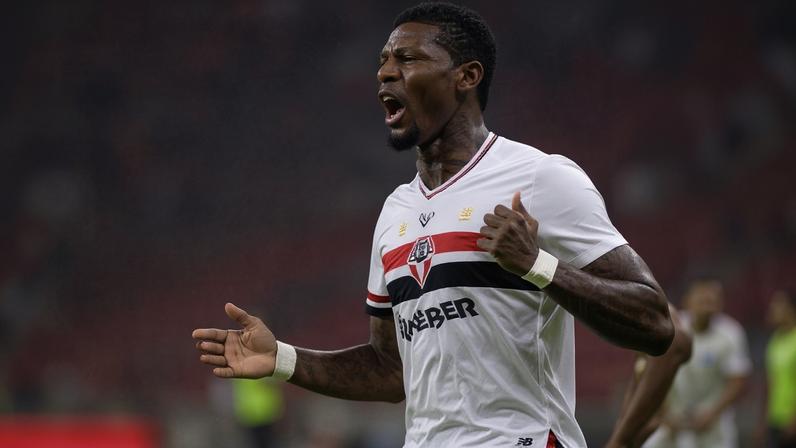 Arboleda celebra gol marcado em Inter x São Paulo, no Brasileirão