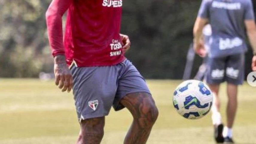 O zagueiro Arboleda continua sumido do São Paulo