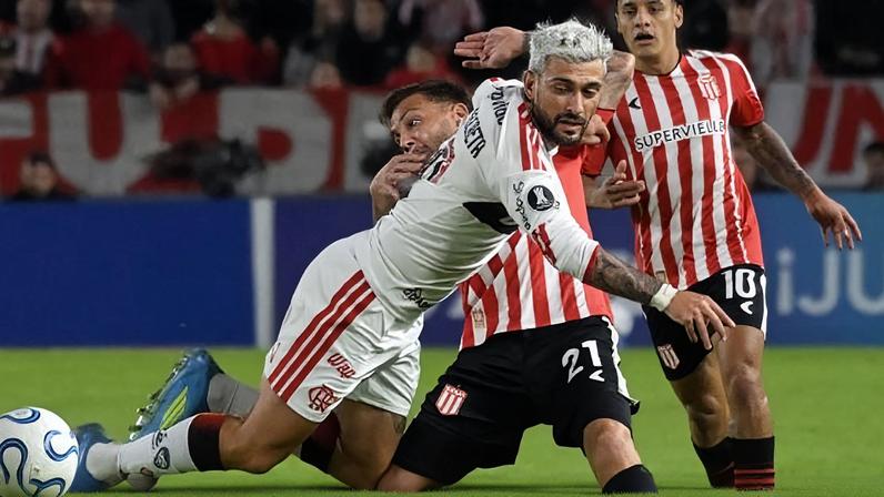 Diretor do Flamengo vê lesão de Arrascaeta como infelicidade e critica árbitro