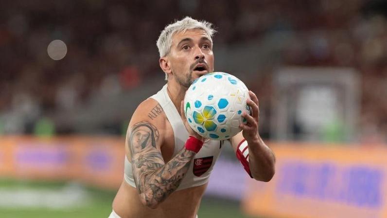 Arrascaeta homenageou Oscar Schmidt ao marcar em Flamengo x Bahia pelo Brasileirão