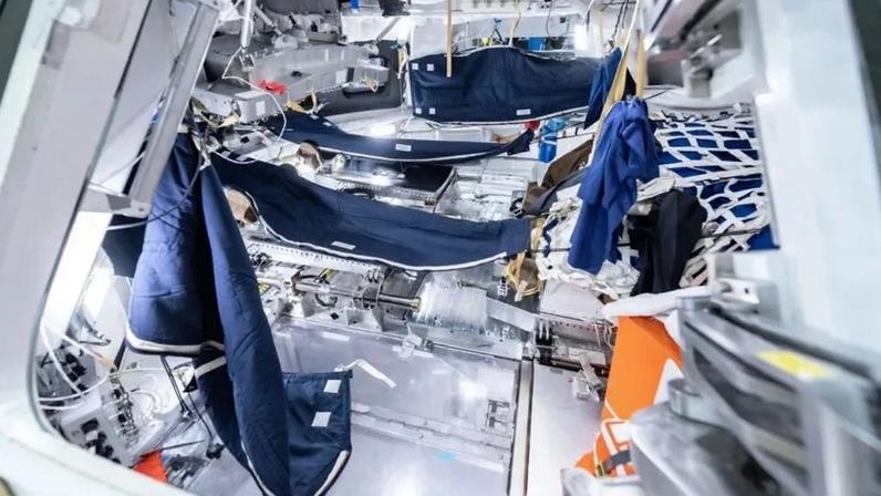 Como astronautas da Artemis 2 comem, dormem e usam o banheiro