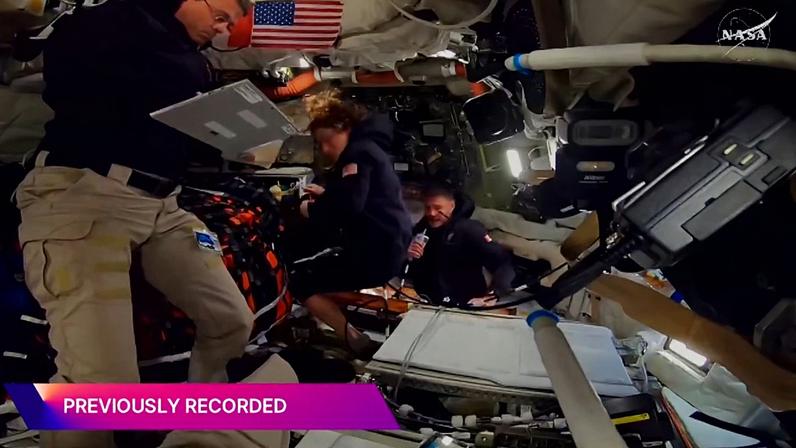 Uma réplica do banheiro a bordo da espaçonave Orion pode ser vista no Centro Espacial Johnson, em Houston • Canadian Space Agency