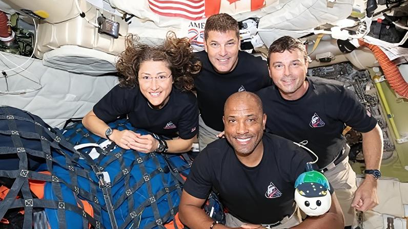Astronautas Reid Wiseman, Victor Glover, Christina Koch e Jeremy Hansen retornam à Terra nesta sexta
