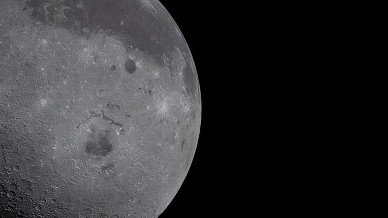 Astronautas sobrevoaram o lado oculto da Lua