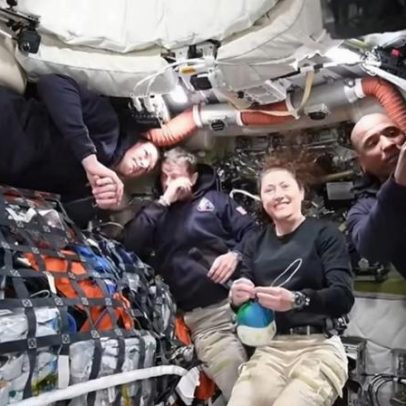 Astronautas da Artemis II falam direto do espaço em transmissão