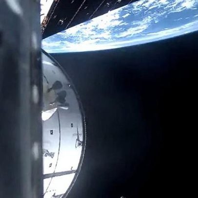 Artemis 2 realiza passagem pela Lua ao vivo