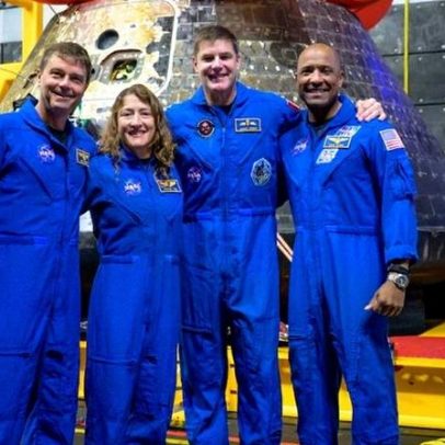 Astronautas da Artemis 2 chegam à Terra e leem seus discursos
