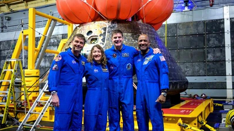 Astronautas da missão Artemis 2 retornaram à Terra em 10 de abril de 2026