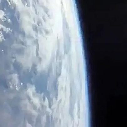Motor final impulsiona Artemis II a deixar a órbita da Terra rumo à Lua