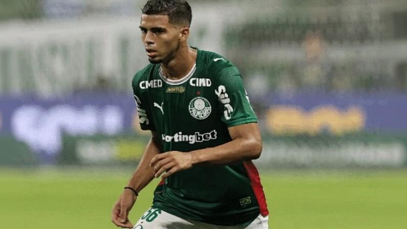 Arthur, lateral esquerdo de 20 anos, é a nova aposta de Abel Ferreira no Palmeiras
