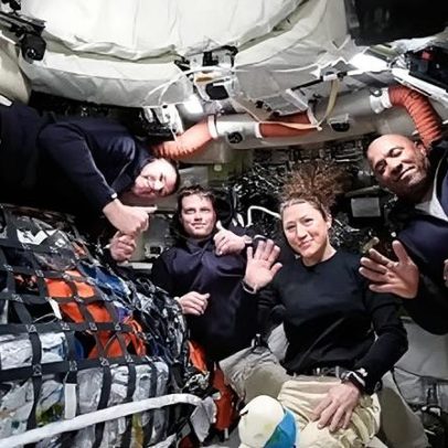 Astronautas da Artemis enviam mensagem de Feliz Páscoa à Terra