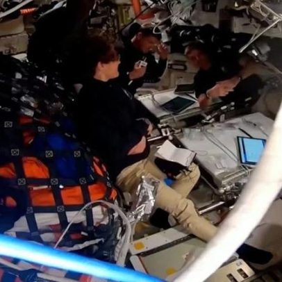 Astronautas batizam cratera lunar com o nome da esposa de comandante falecido