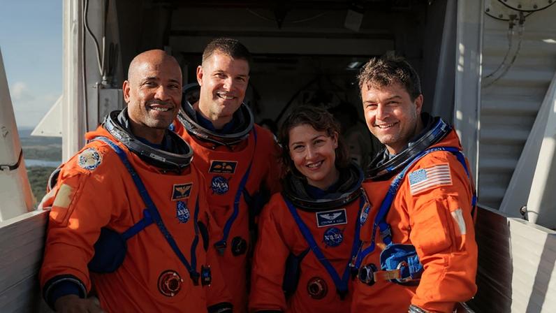A tripulação completou a 1ª viagem tripulada à Lua em 53 anos. O retorno à Terra aconteceu há cerca de 3 semanas