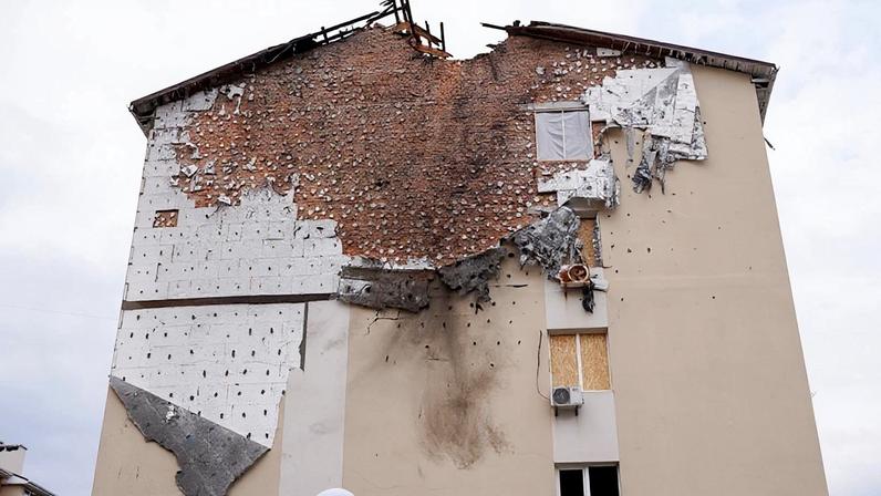 Ataques russos danificaram mais de 60 edifícios em Kiev, capital da Ucrânia