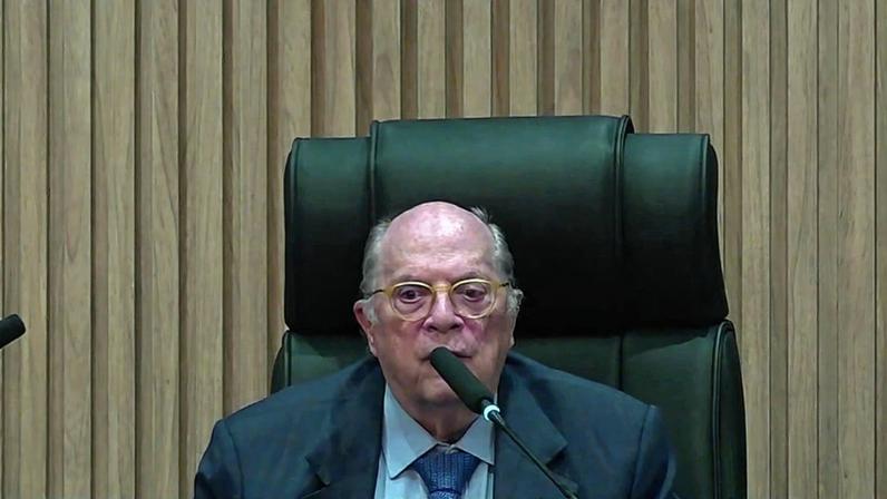 Em evento na OAB-PR, juristas como Miguel Reale pediram "autocontenção" ao STF. (Foto: Reprodução/YouTube/OAB-PR)