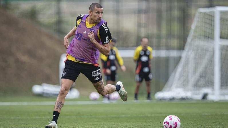 Patrick retorna aos treinos após quatro meses (Foto: Pedro Souza/ Atlético)