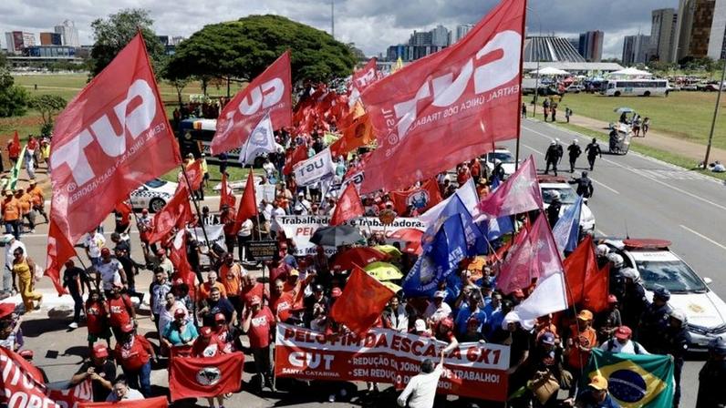 A Marcha da Classe Trabalhadora começou na final da manhã, na Esplanada dos Ministérios, em Brasília