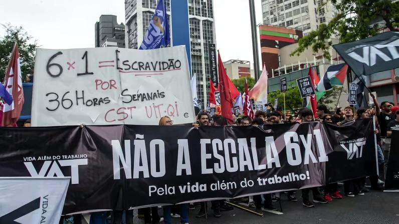 Manifestação pelo fim da escala de trabalho 6X1 na Avenida Paulista — Foto: João Vitor Rodrigues/Estadão Conteúdo