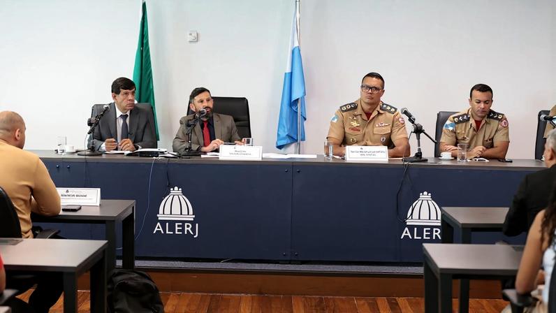 Alerj se compromete a intermediar diálogo para efetivação de bombeiros temporários