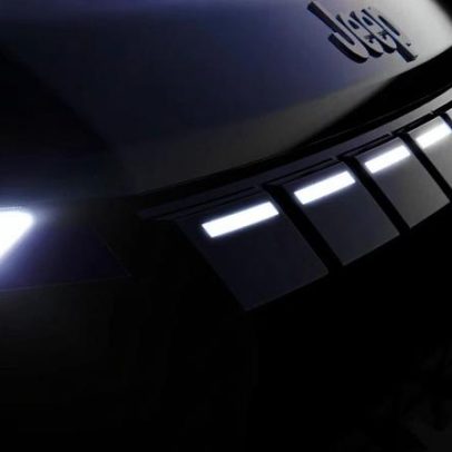 Stellantis revela visual inédito do Jeep Avenger, chegando ao Brasil em 2026