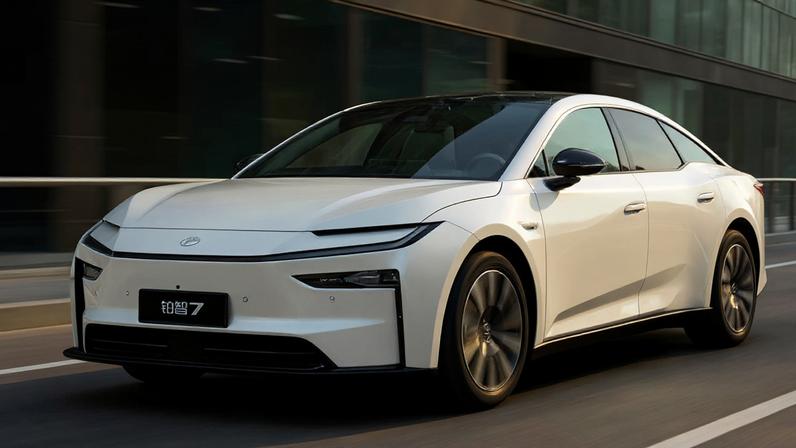 Toyota bZ7 lançado na China vai inspirar a nova geração global do Corolla