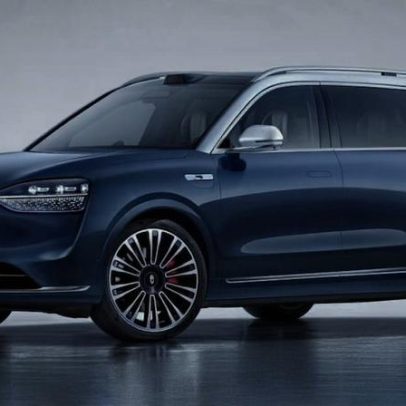 Marca chinesa patenteia vaso sanitário sob banco de carro elétrico