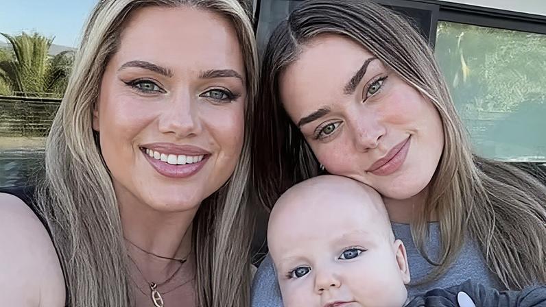 Avó aos 39 anos, mulher surpreende por ser confundida com a própria filha de 21