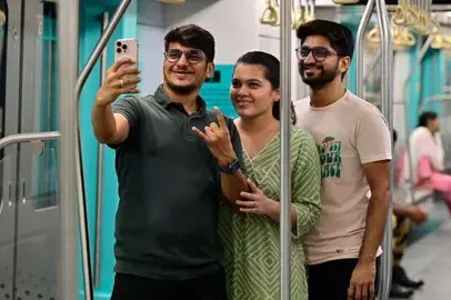 Índia investe bilhões em metrô, mas onde estão os passageiros?