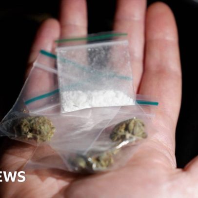 Vendedor de rua vende cannabis a repórter disfarçado