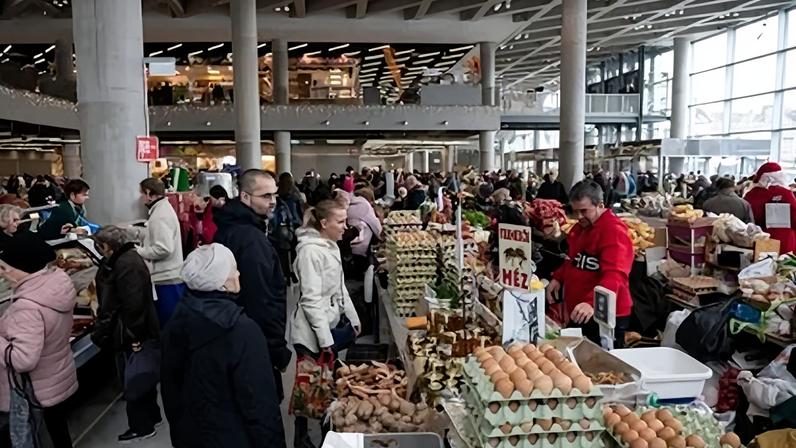 Mercado em Budapeste, Hungria, em 3 de dezembro de 2022