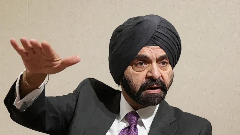 Presidente do Banco Mundial, Ajay Banga, durante entrevista à Reuters em 4 de fevereiro de 2026