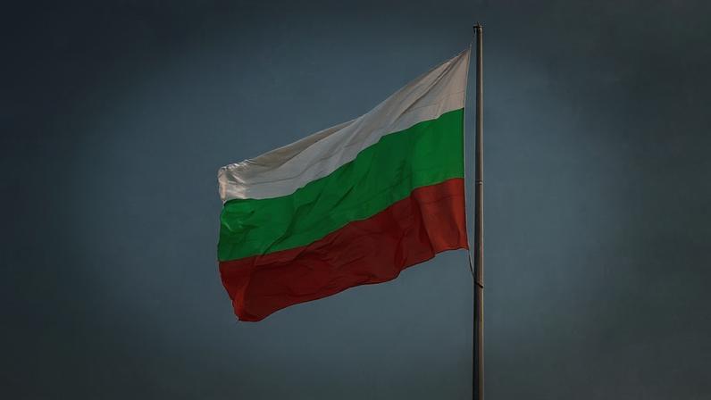 Bulgária faz eleições com favorito pró-Rússia, segundo pesquisas