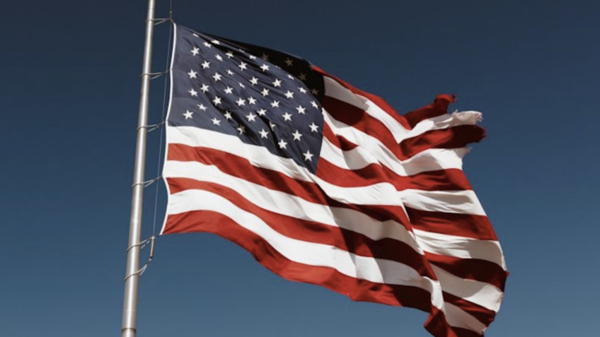 Na imagem, a bandeira dos Estados Unidos