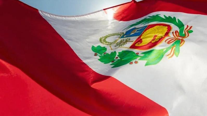 Eleitores de locais de votação que tiveram problemas podem votar nesta 2ª feira (13.abr.2026); na foto, bandeira do Peru